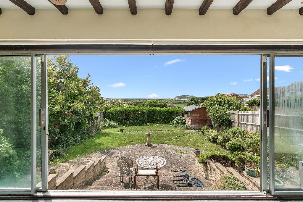 4 Bedroom Bungalow for Sale in Seaford, BN25 2RU