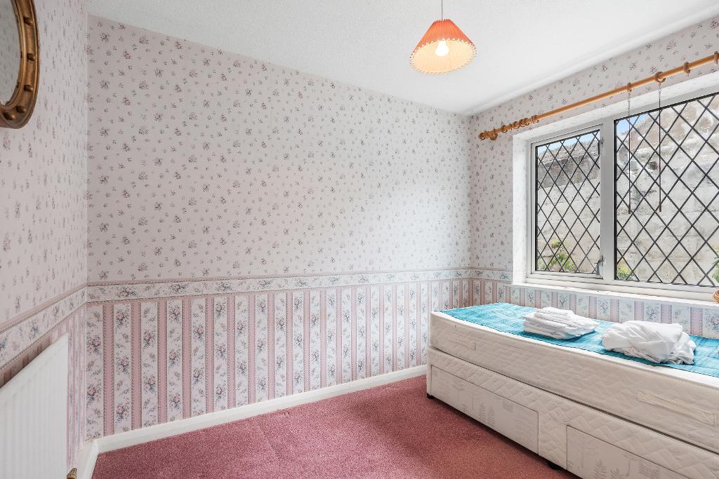 4 Bedroom Bungalow for Sale in Seaford, BN25 2RU