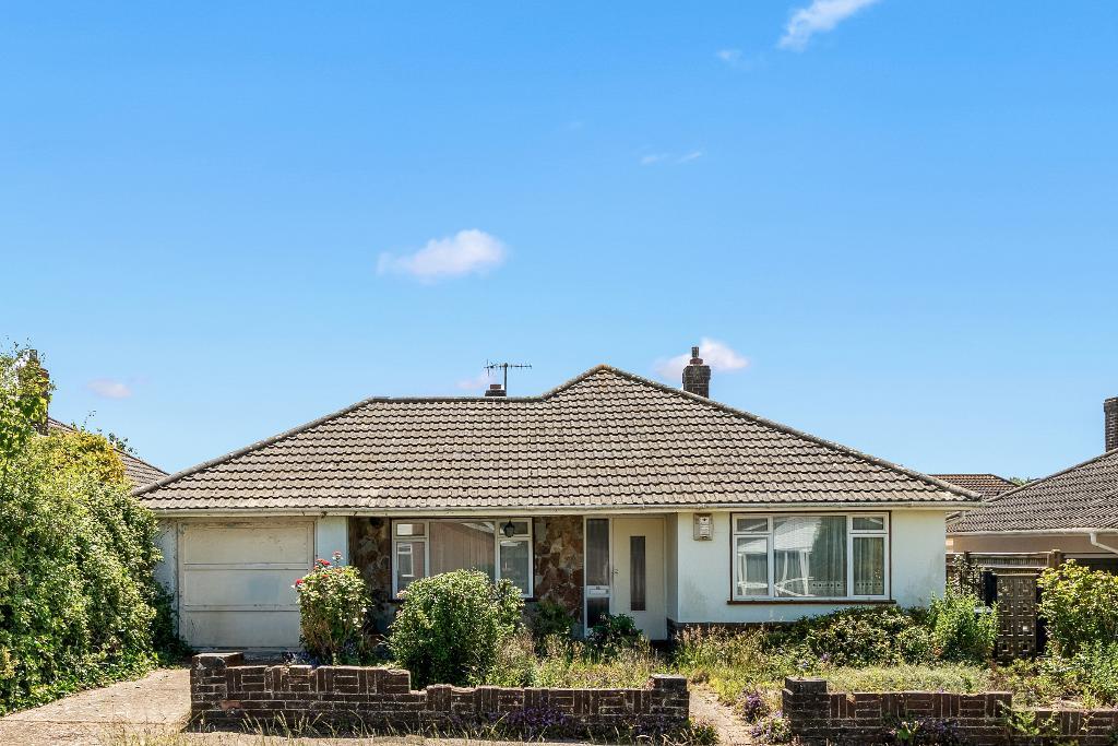 3 Bedroom Bungalow for Sale in Seaford, BN25 3RL
