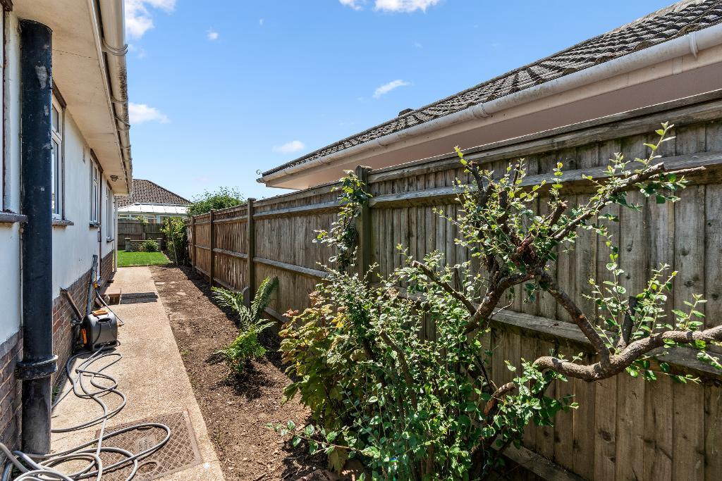 3 Bedroom Bungalow for Sale in Seaford, BN25 3RL