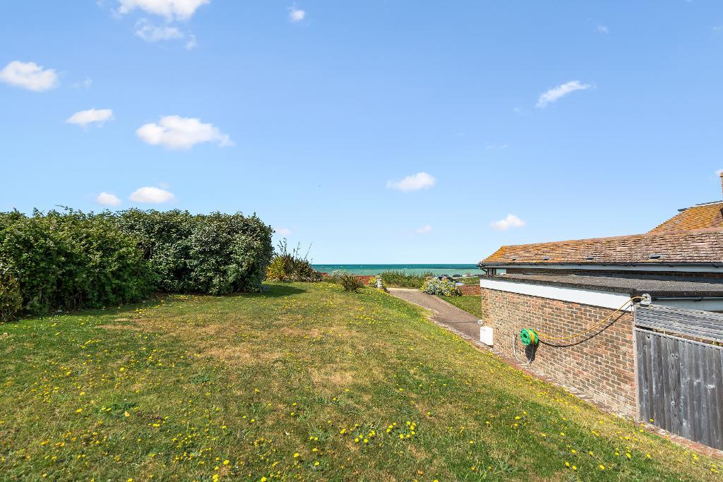 3 Bedroom Flat for Sale in Seaford, BN25 1BH