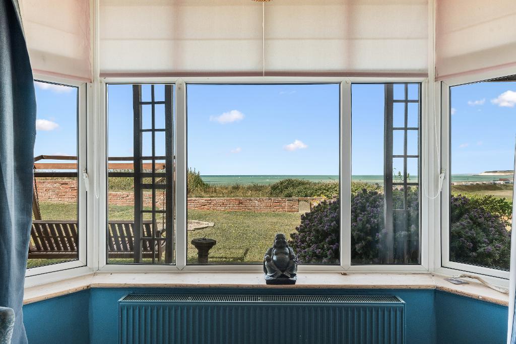 3 Bedroom Flat for Sale in Seaford, BN25 1BH