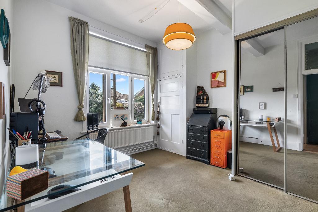 3 Bedroom Flat for Sale in Seaford, BN25 1BH