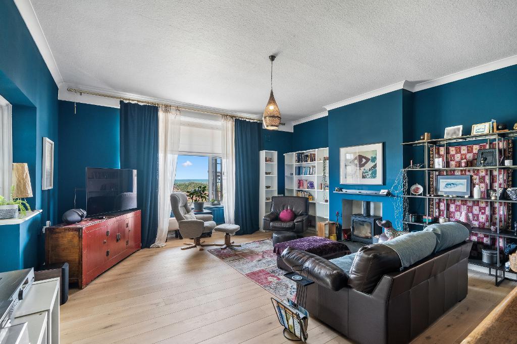 3 Bedroom Flat for Sale in Seaford, BN25 1BH