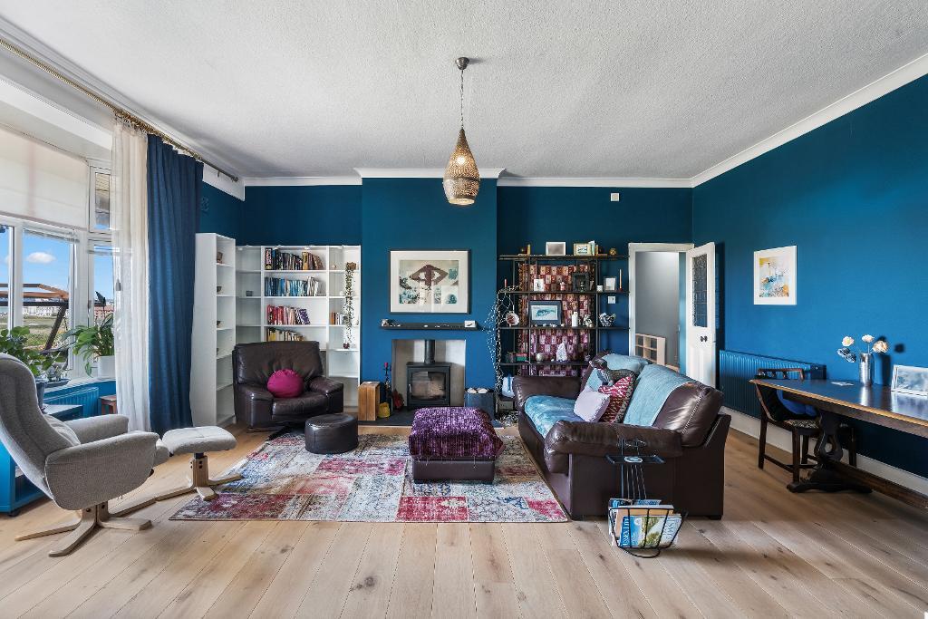 3 Bedroom Flat for Sale in Seaford, BN25 1BH