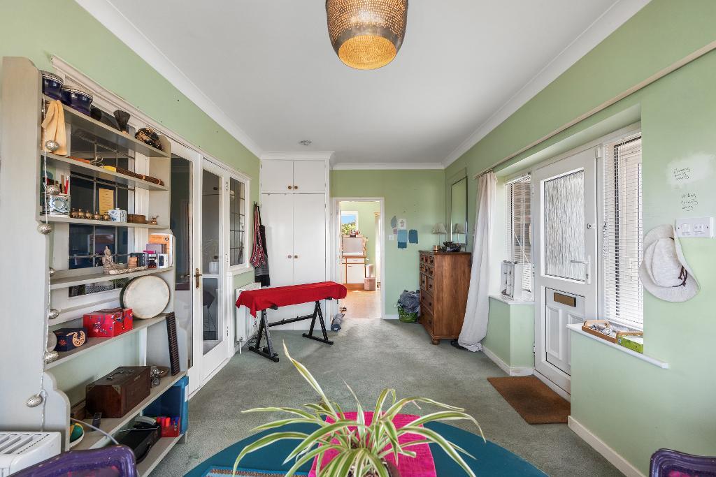3 Bedroom Flat for Sale in Seaford, BN25 1BH