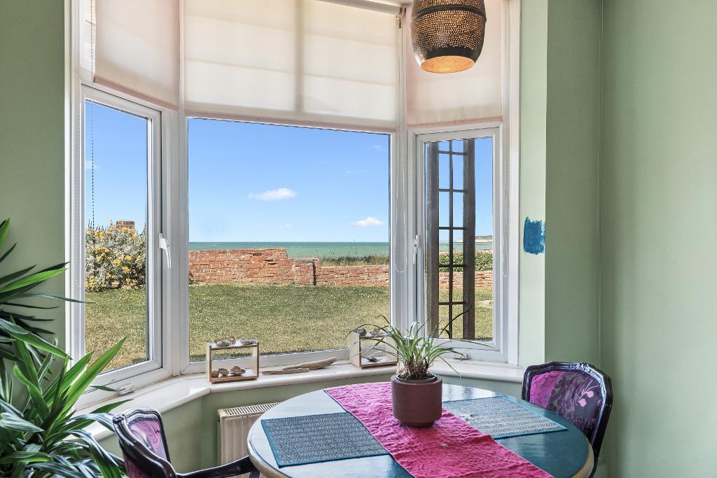 3 Bedroom Flat for Sale in Seaford, BN25 1BH