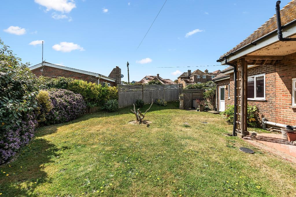 3 Bedroom Flat for Sale in Seaford, BN25 1BH