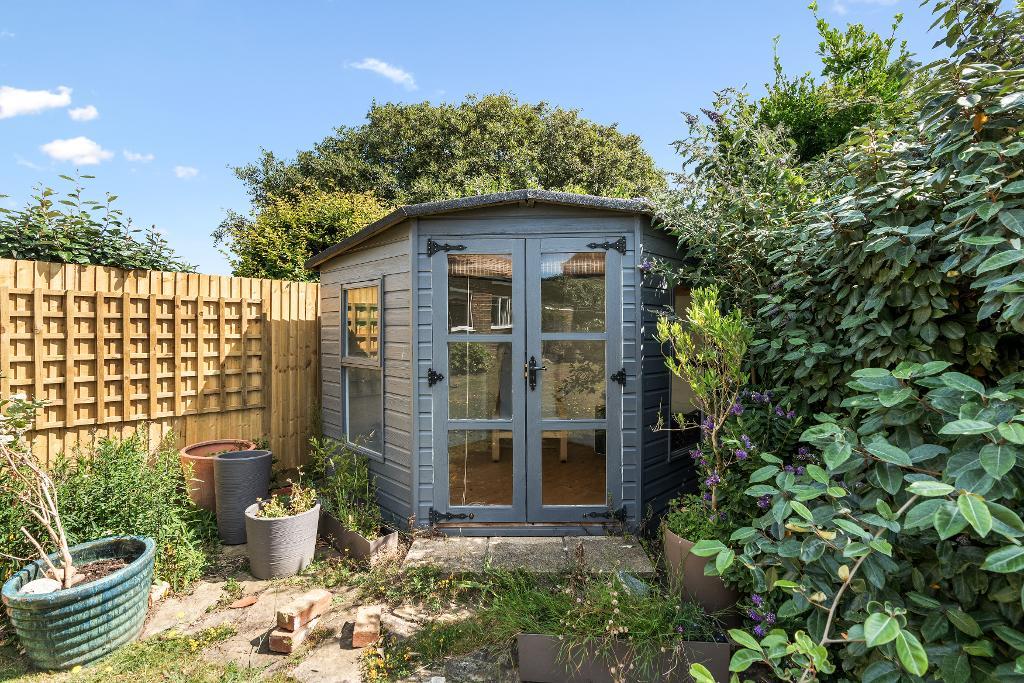 3 Bedroom Flat for Sale in Seaford, BN25 1BH