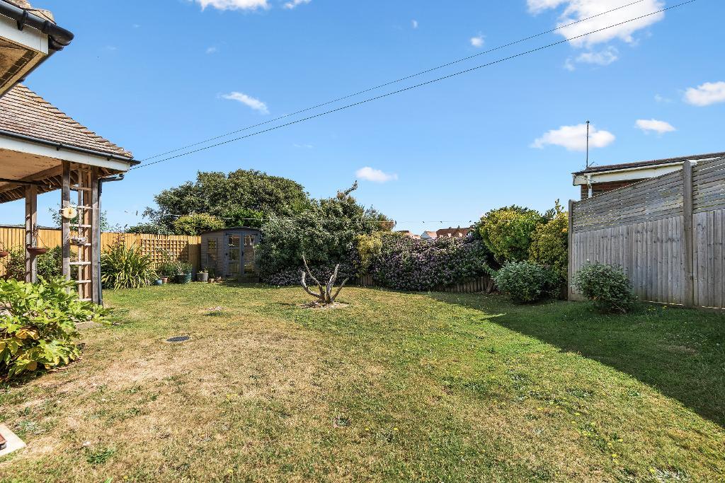 3 Bedroom Flat for Sale in Seaford, BN25 1BH