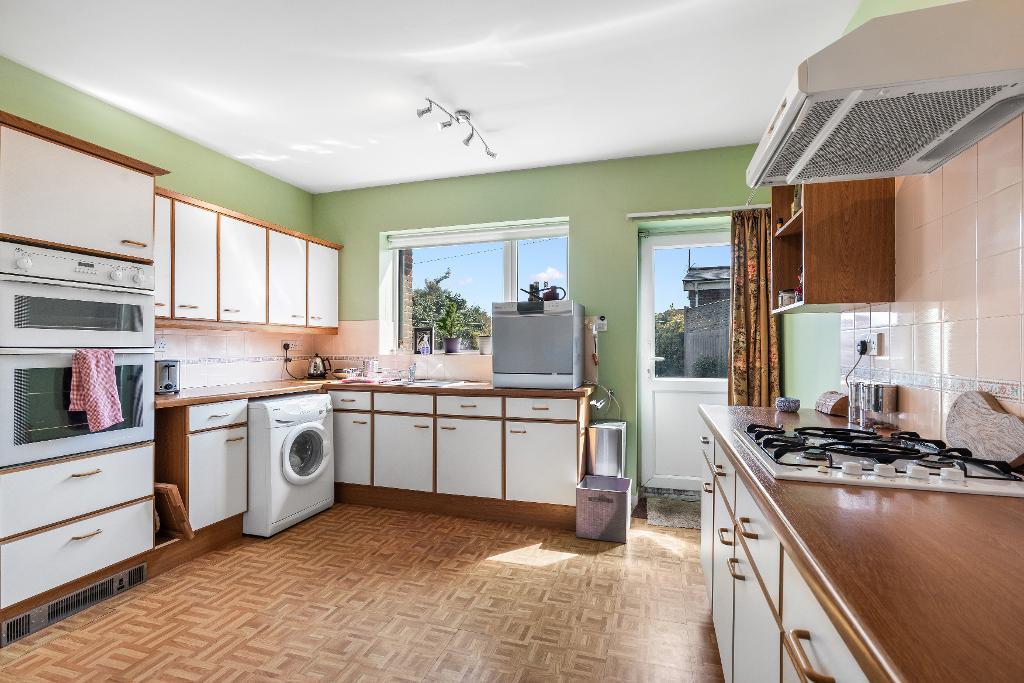 3 Bedroom Flat for Sale in Seaford, BN25 1BH
