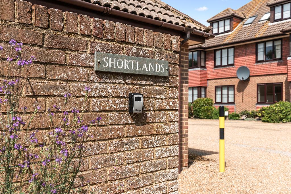 2 Bedroom Flat for Sale in Seaford, BN25 1TU