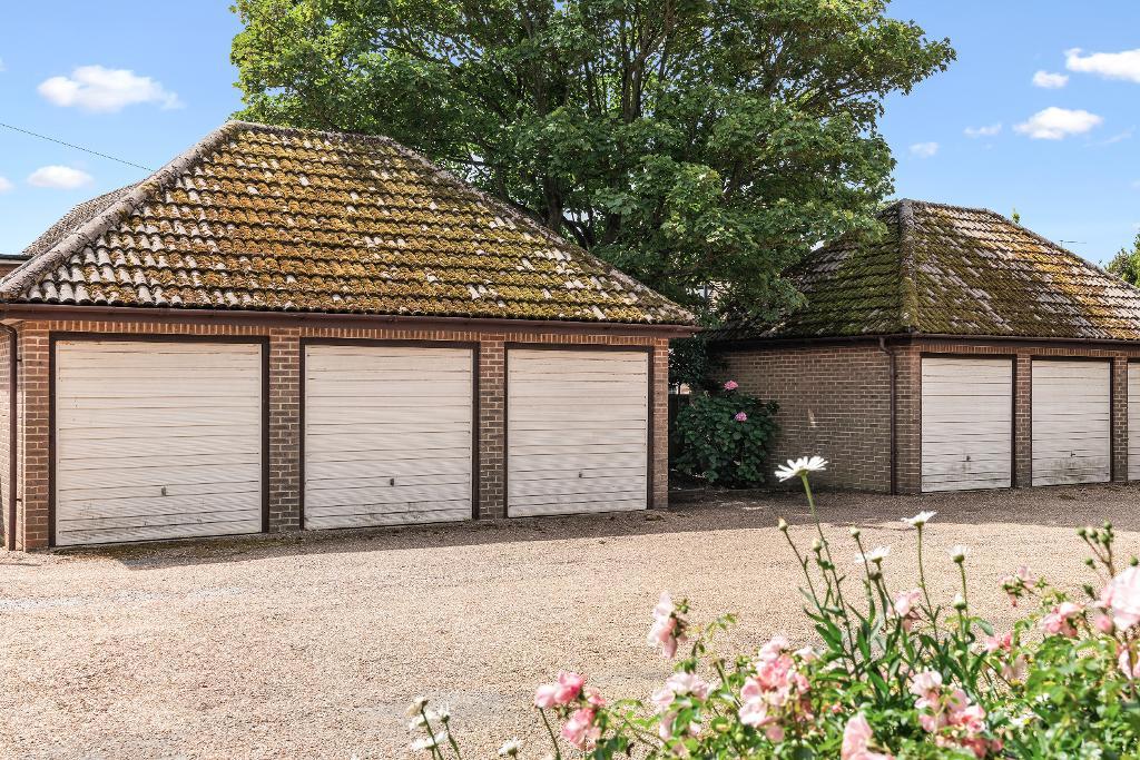 2 Bedroom Flat for Sale in Seaford, BN25 1TU