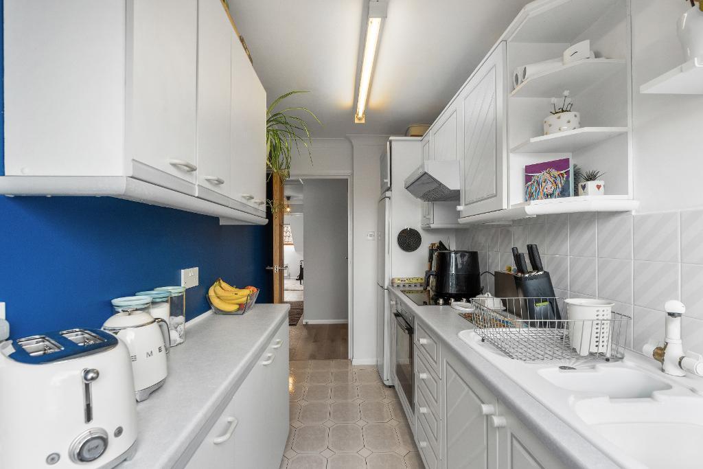 2 Bedroom Flat for Sale in Seaford, BN25 1TU