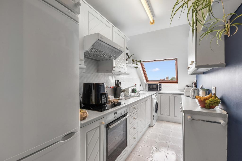 2 Bedroom Flat for Sale in Seaford, BN25 1TU