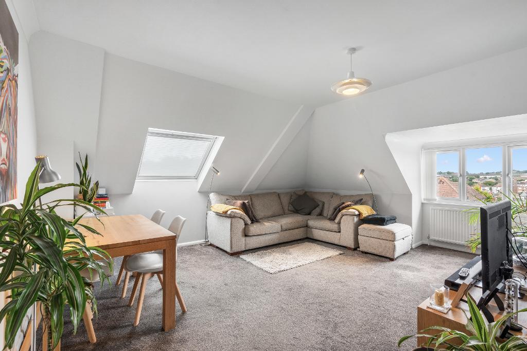 2 Bedroom Flat for Sale in Seaford, BN25 1TU