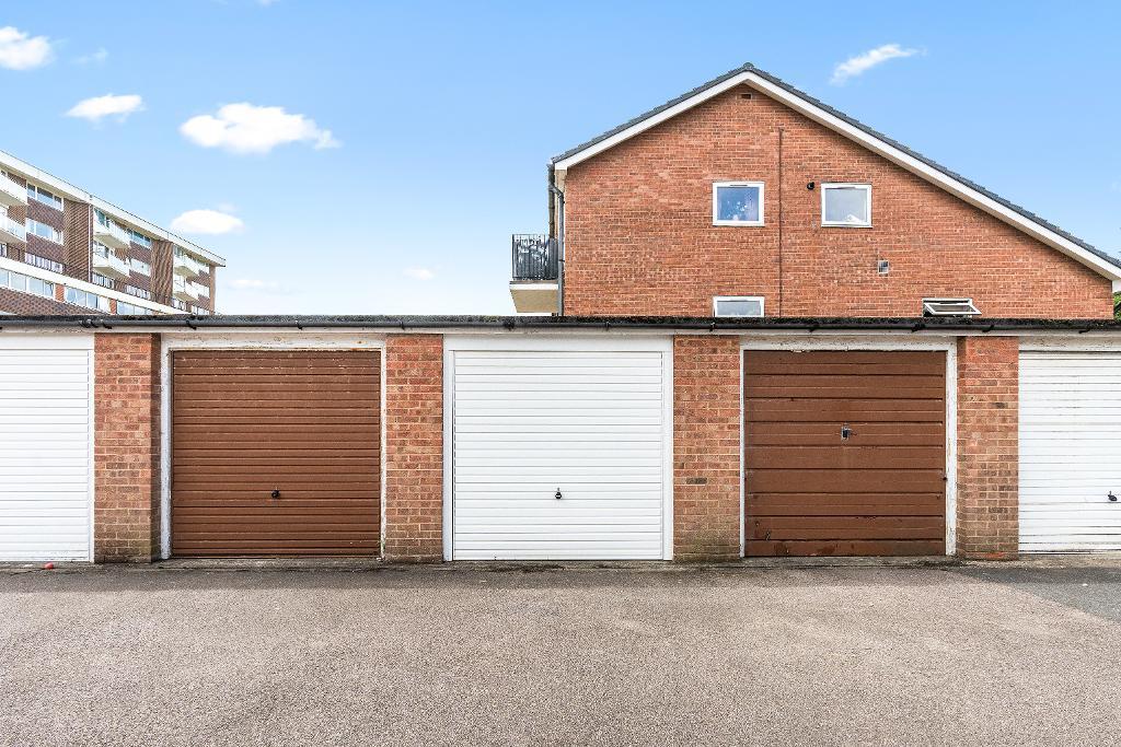2 Bedroom Flat for Sale in Seaford, BN25 2PA