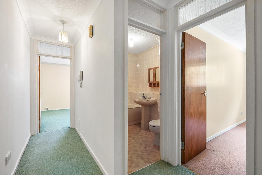 2 Bedroom Flat for Sale in Seaford, BN25 2PA
