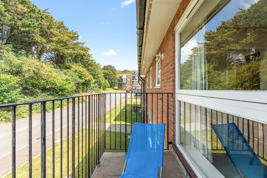 2 Bedroom Flat for Sale in Seaford, BN25 2PA