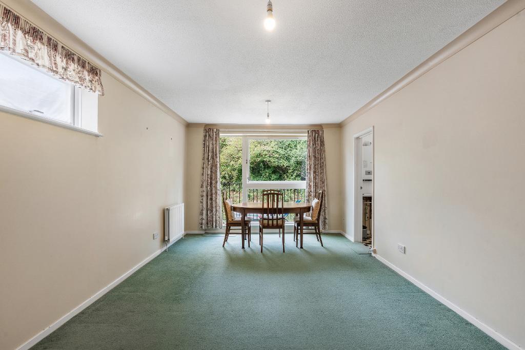 2 Bedroom Flat for Sale in Seaford, BN25 2PA