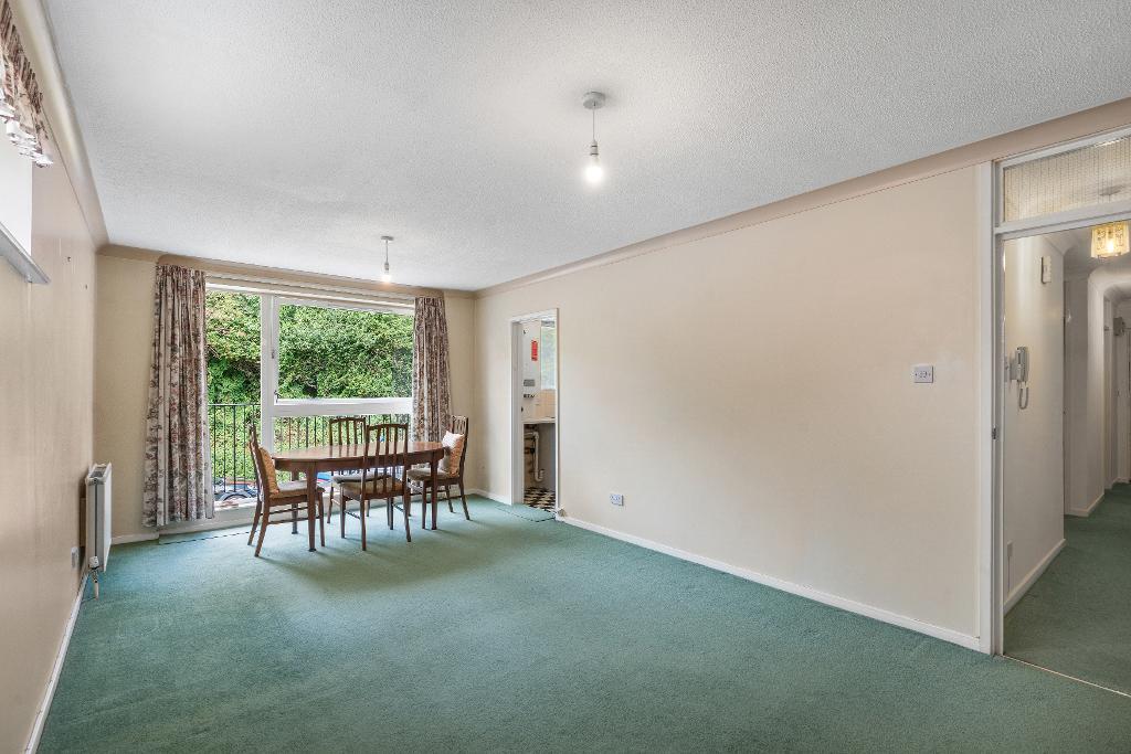 2 Bedroom Flat for Sale in Seaford, BN25 2PA