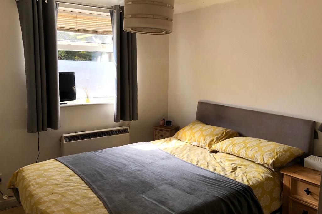 1 Bedroom Flat for Sale in Seaford, BN25 1RP