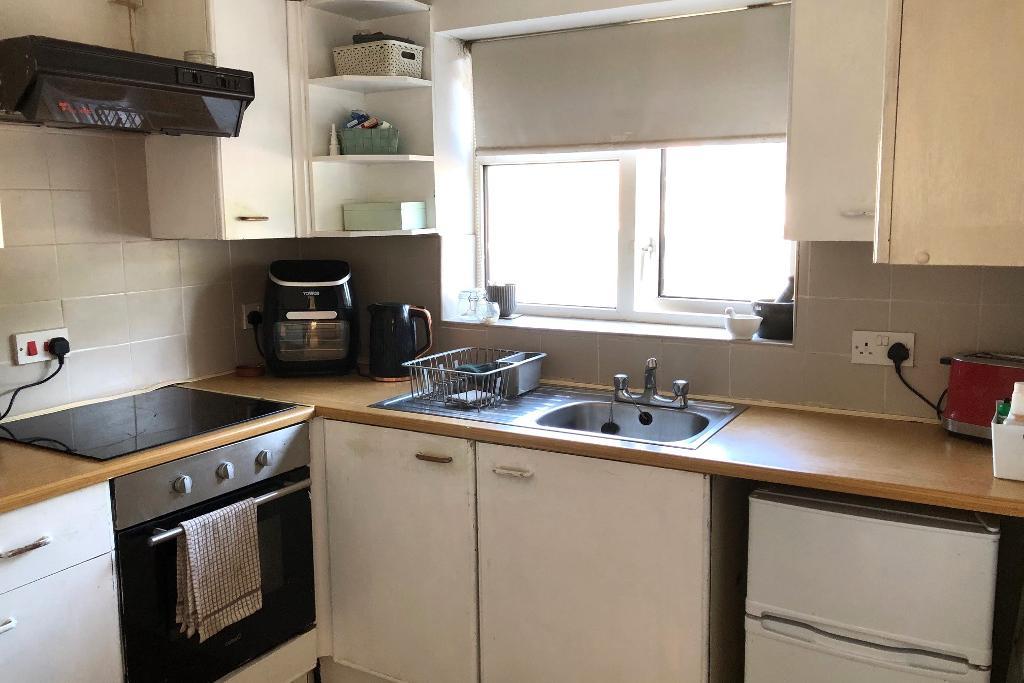 1 Bedroom Flat for Sale in Seaford, BN25 1RP