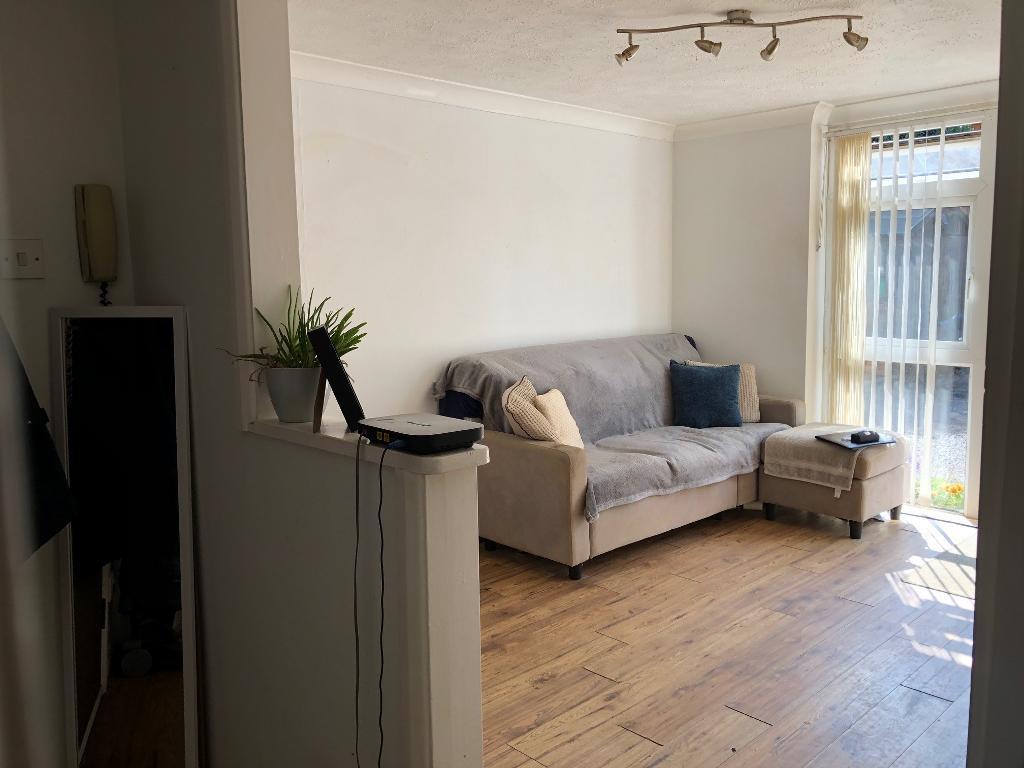 1 Bedroom Flat for Sale in Seaford, BN25 1RP