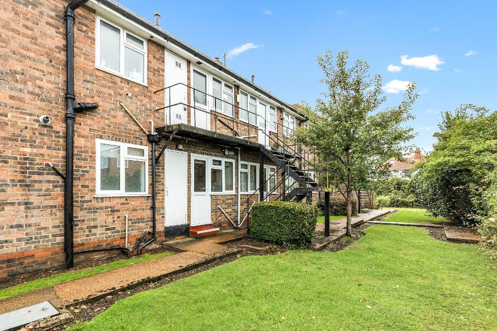 2 Bedroom Flat for Sale in Polegate, BN26 5BY