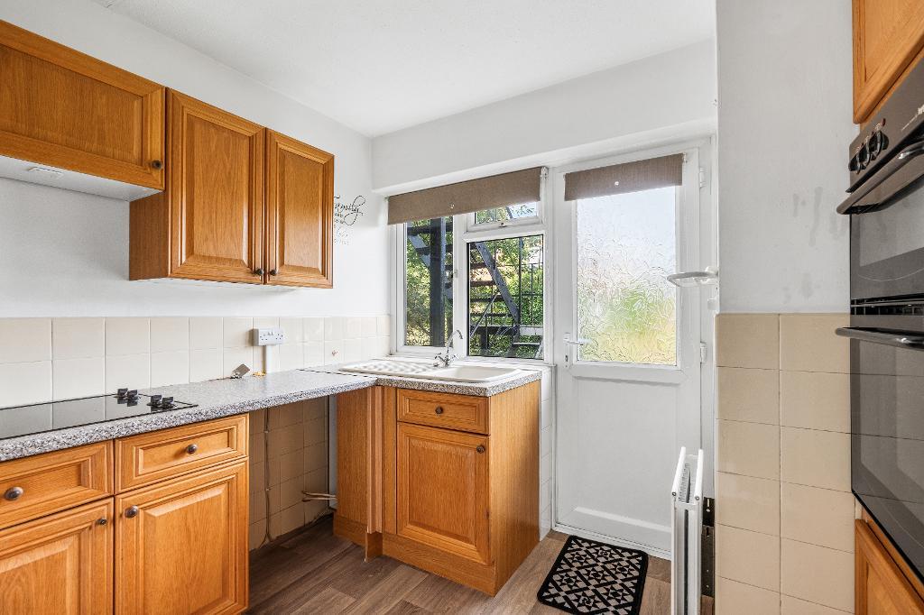 2 Bedroom Flat for Sale in Polegate, BN26 5BY