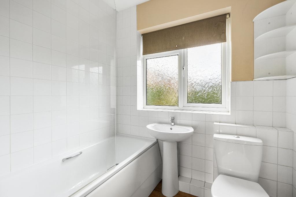 2 Bedroom Flat for Sale in Polegate, BN26 5BY