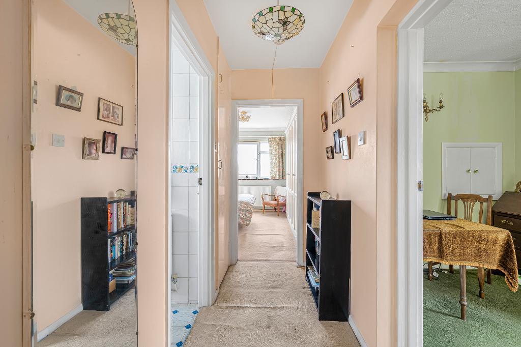 2 Bedroom Flat for Sale in Seaford, BN25 1QD