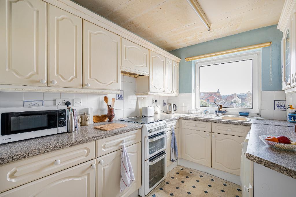 2 Bedroom Flat for Sale in Seaford, BN25 1QD
