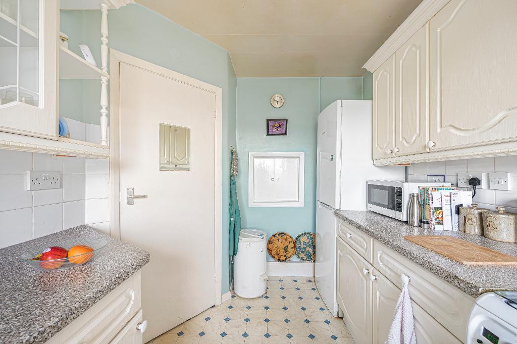 2 Bedroom Flat for Sale in Seaford, BN25 1QD