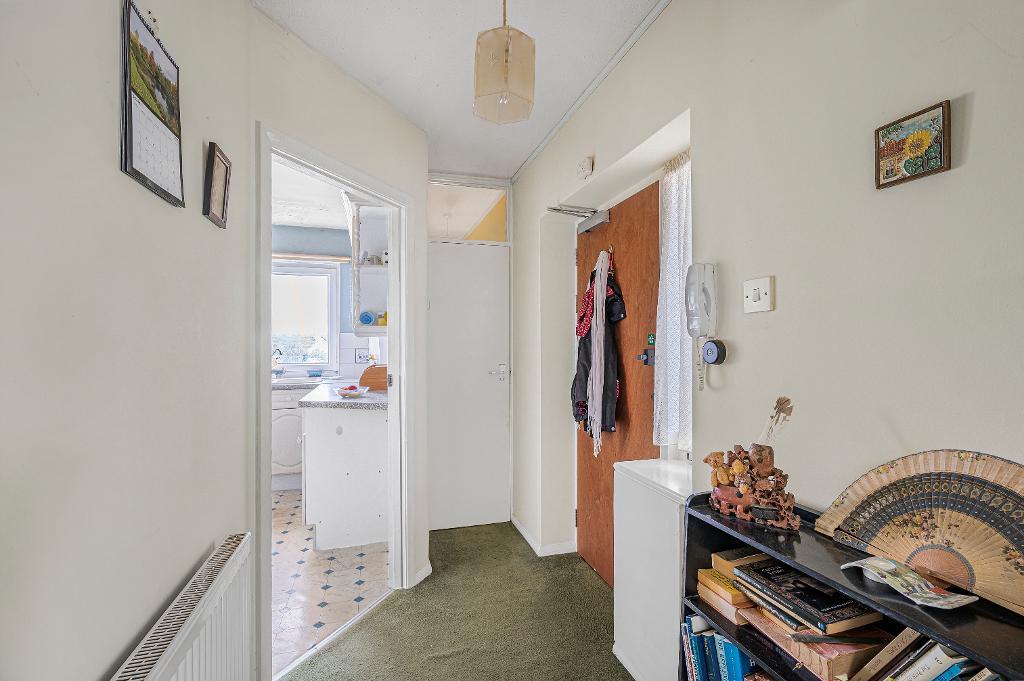 2 Bedroom Flat for Sale in Seaford, BN25 1QD
