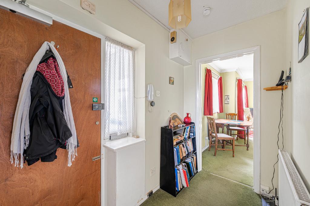 2 Bedroom Flat for Sale in Seaford, BN25 1QD