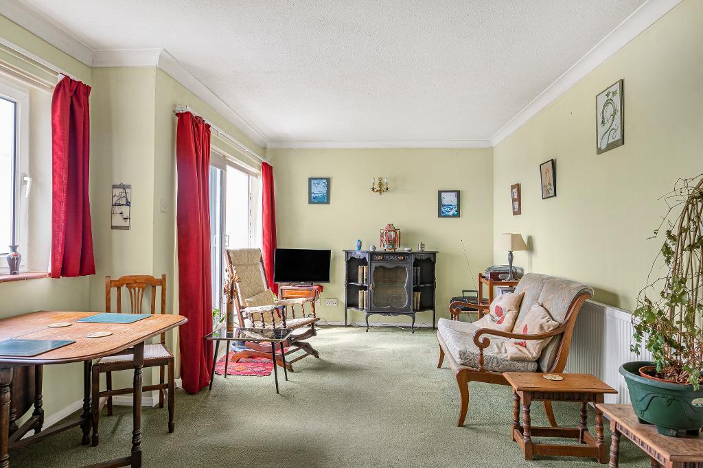 2 Bedroom Flat for Sale in Seaford, BN25 1QD