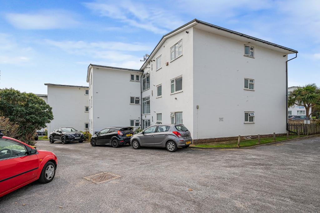 2 Bedroom Flat for Sale in Seaford, BN25 1QD