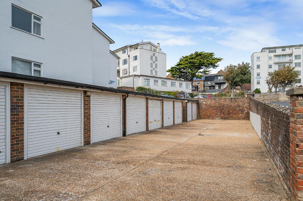 2 Bedroom Flat for Sale in Seaford, BN25 1QD