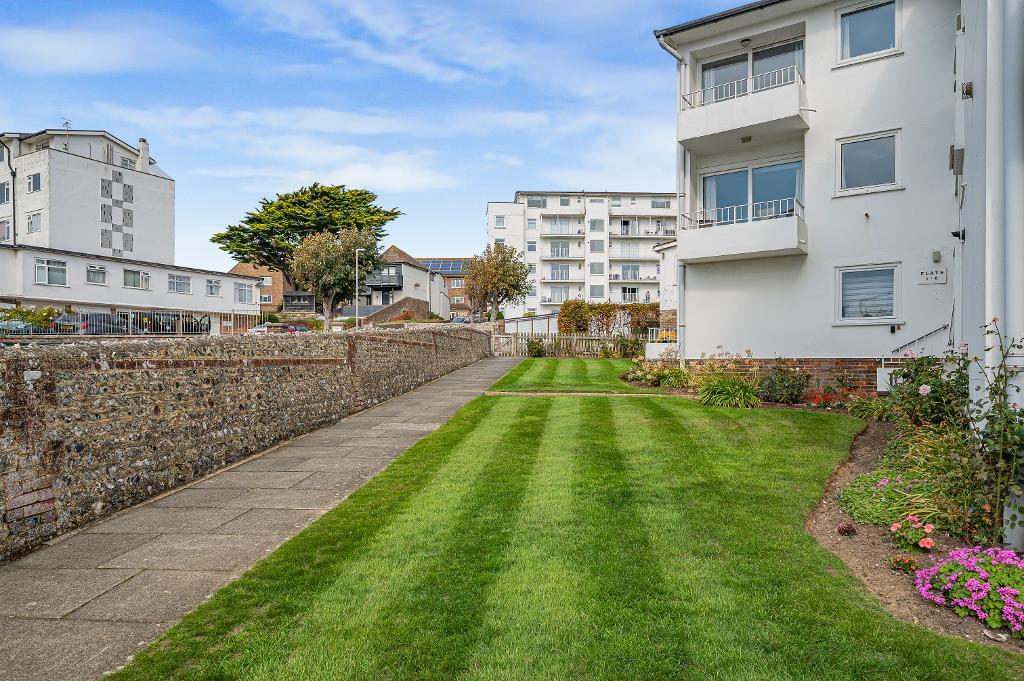 2 Bedroom Flat for Sale in Seaford, BN25 1QD