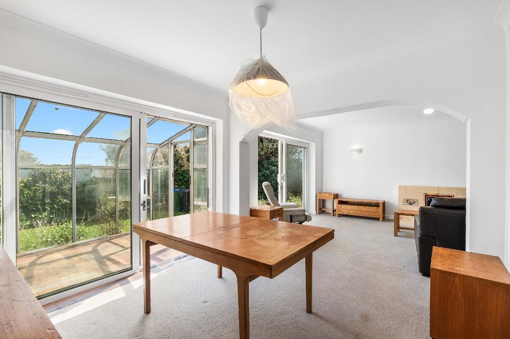 2 Bedroom Bungalow to Rent in Seaford, BN25 3AY