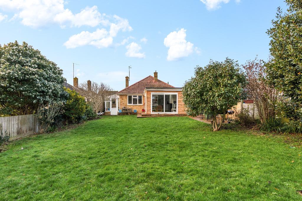 4 Bedroom Chalet Bungalow for Sale in Seaford, BN25 3RZ
