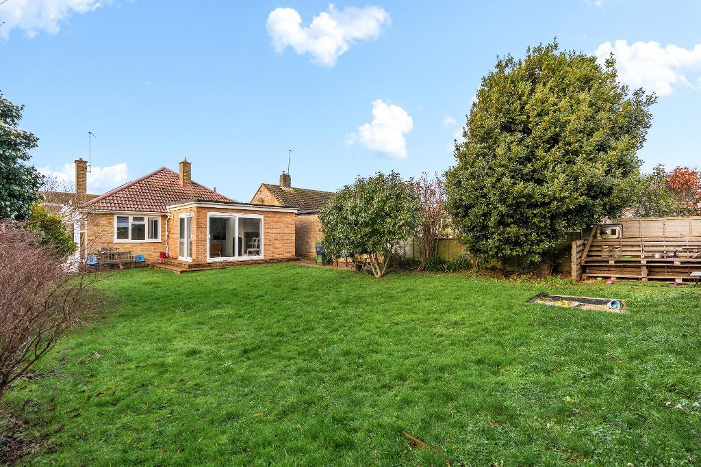 4 Bedroom Chalet Bungalow for Sale in Seaford, BN25 3RZ
