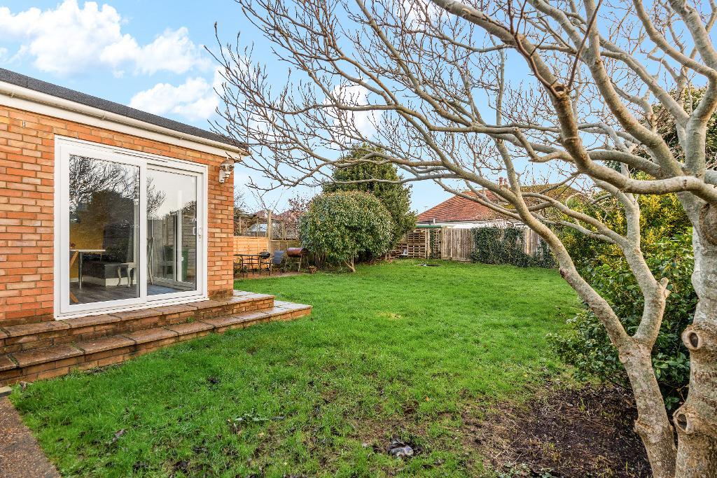 4 Bedroom Chalet Bungalow for Sale in Seaford, BN25 3RZ