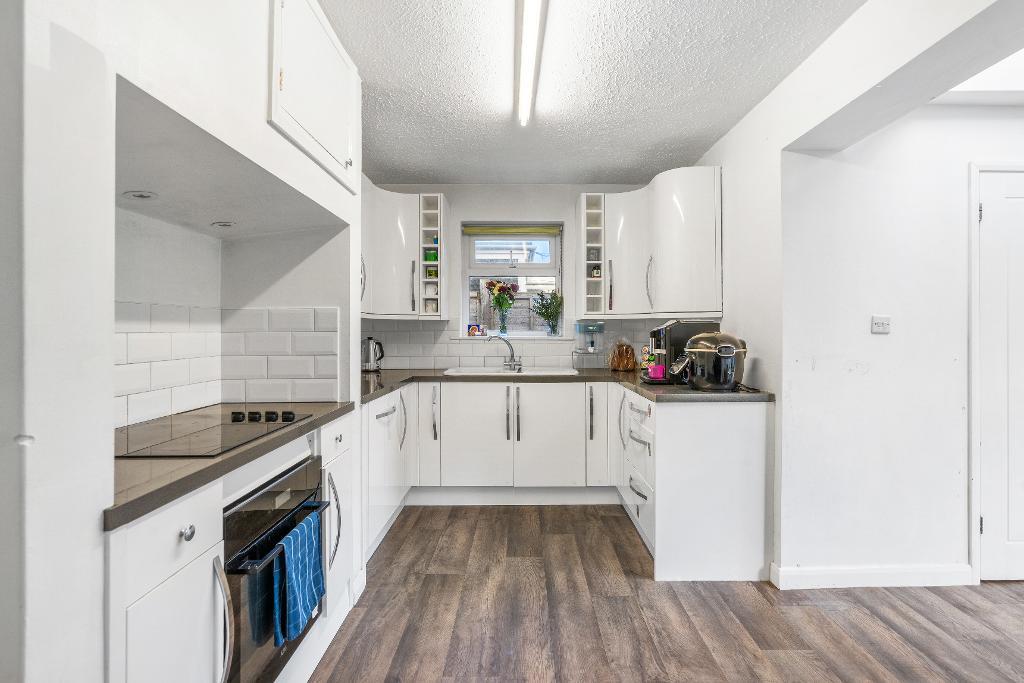 4 Bedroom Chalet Bungalow for Sale in Seaford, BN25 3RZ