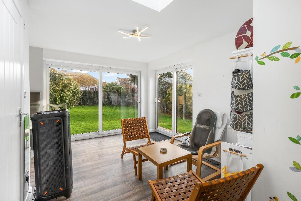 4 Bedroom Chalet Bungalow for Sale in Seaford, BN25 3RZ