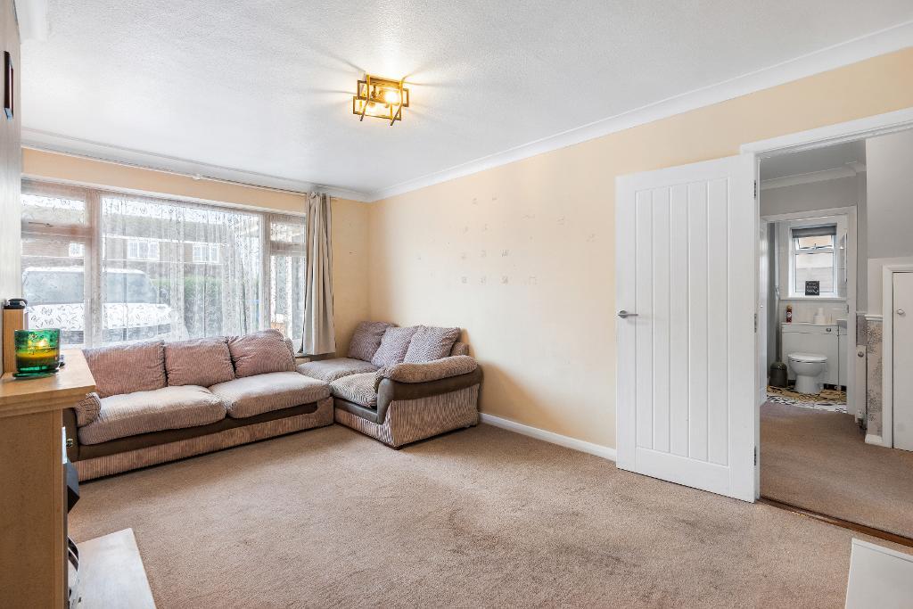 4 Bedroom Chalet Bungalow for Sale in Seaford, BN25 3RZ