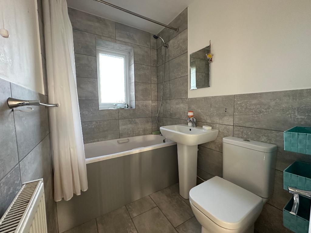 2 Bedroom Flat for Sale in Seaford, BN25 4LR