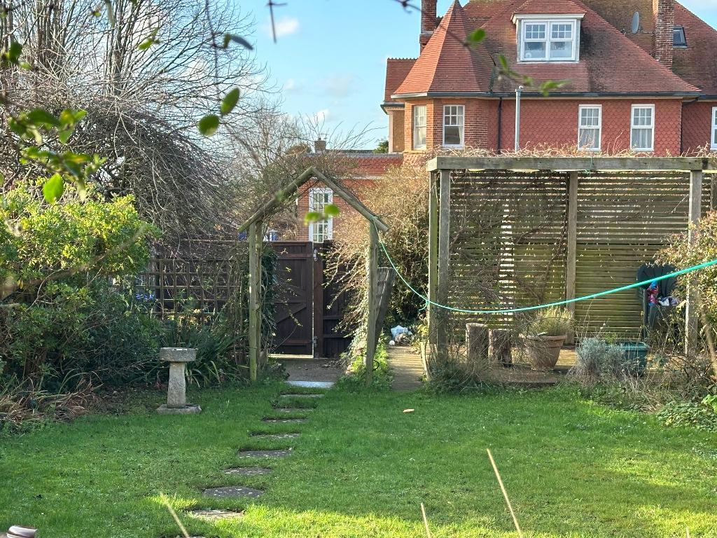 2 Bedroom Flat for Sale in Seaford, BN25 4LR