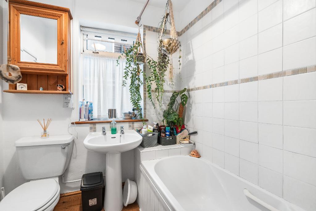 5 Bedroom House for Sale in Seaford, BN25 1AH